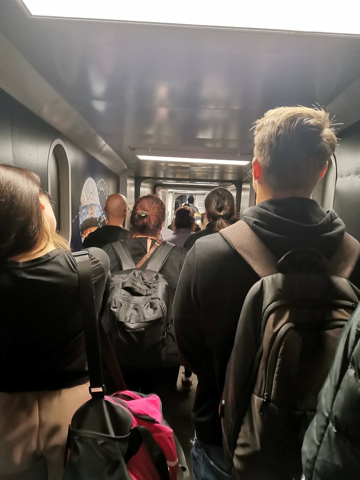 Ukrcavanje na let Beograd - Riga