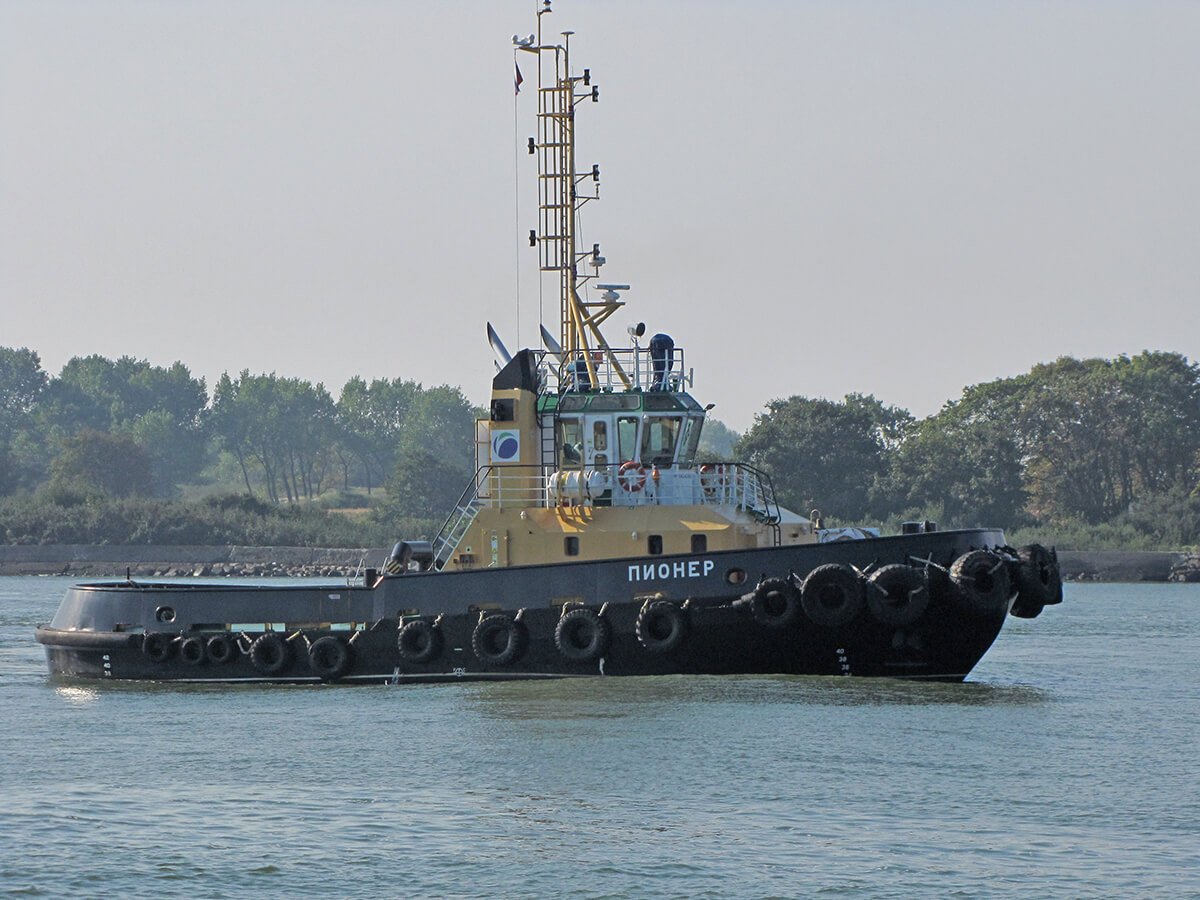 Baltijsk buksir Pioner