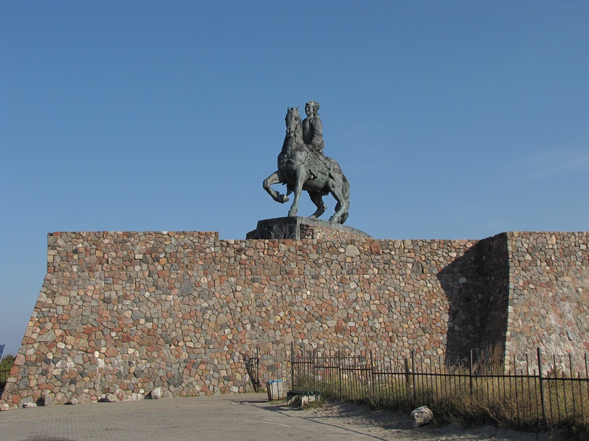 Baltijsk pamyatnik Elisavete Petrovnoy