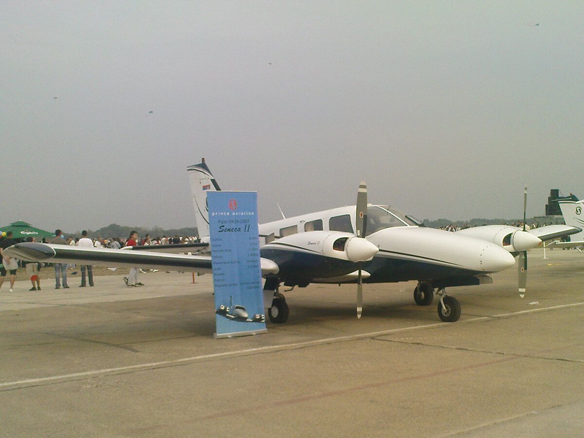 Aeromiting Batajnica 2009 Piper PA-34 Seneca