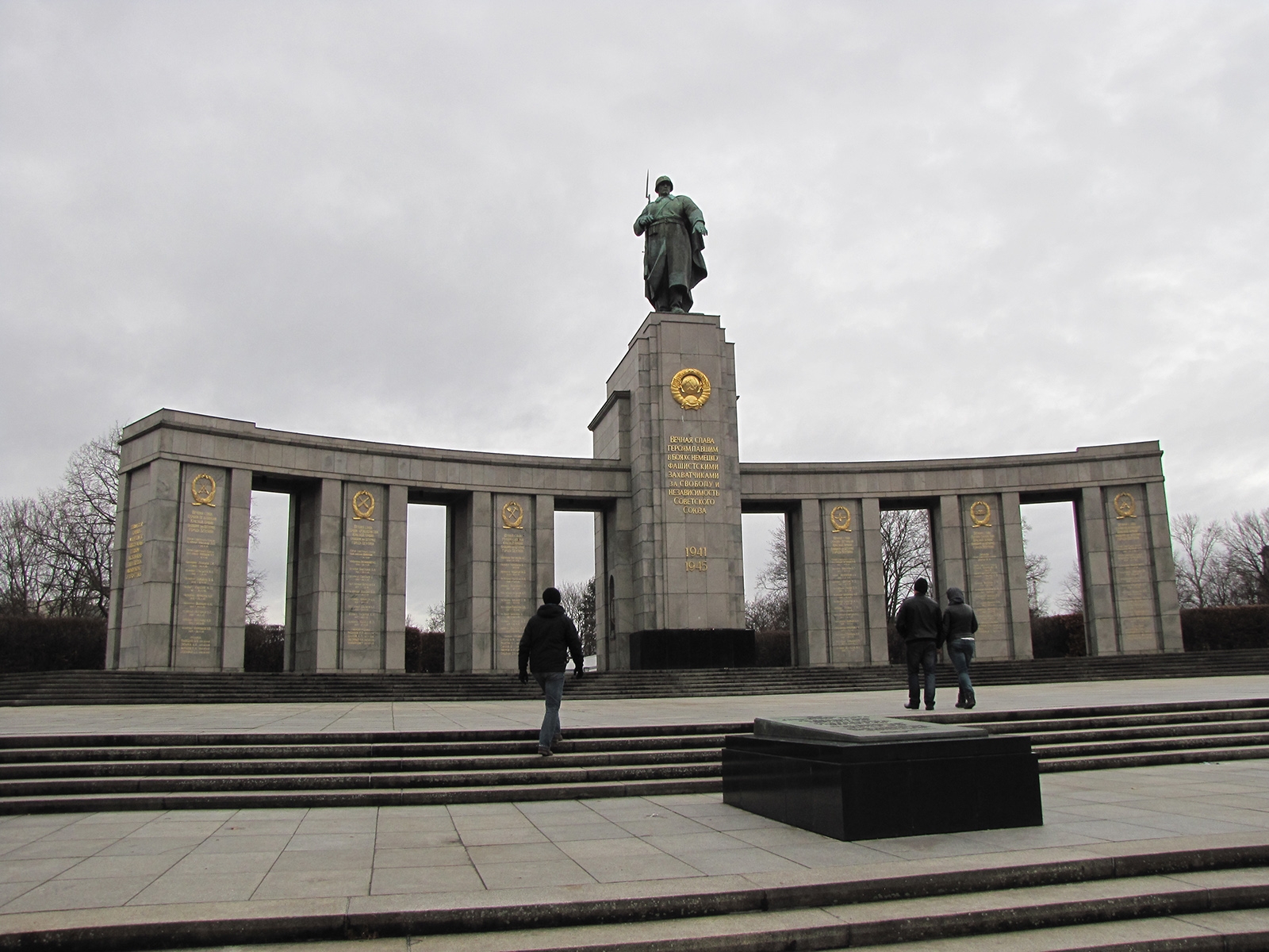 Berlin Soviet memorial Tirgarten