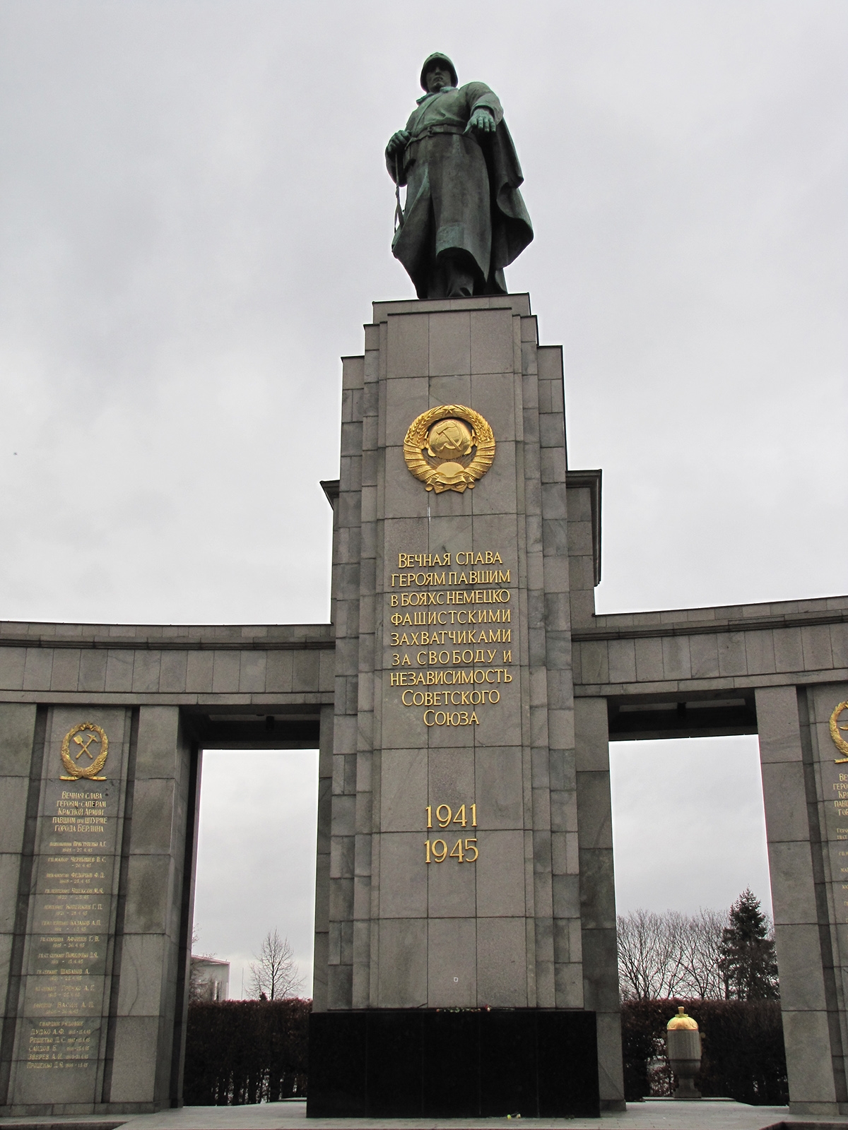 Berlin Soviet memorial Tirgarten Column Soldier Statue