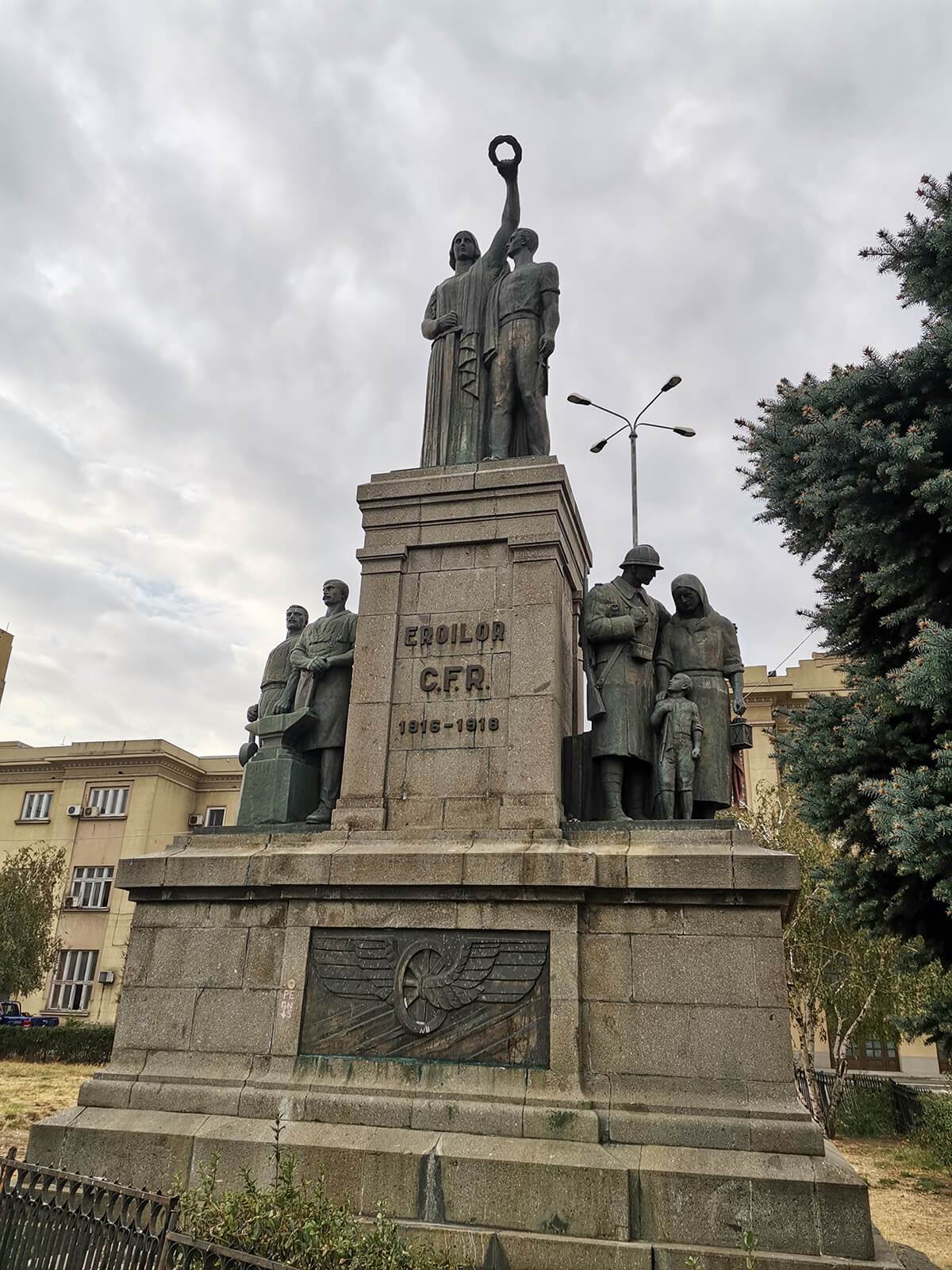 Bucharest Monumentul Eroilor Ceferiști