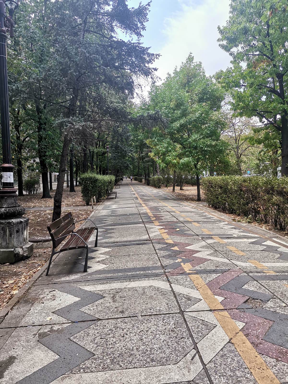 Bucharest Bulevardul Unirii sidewalk