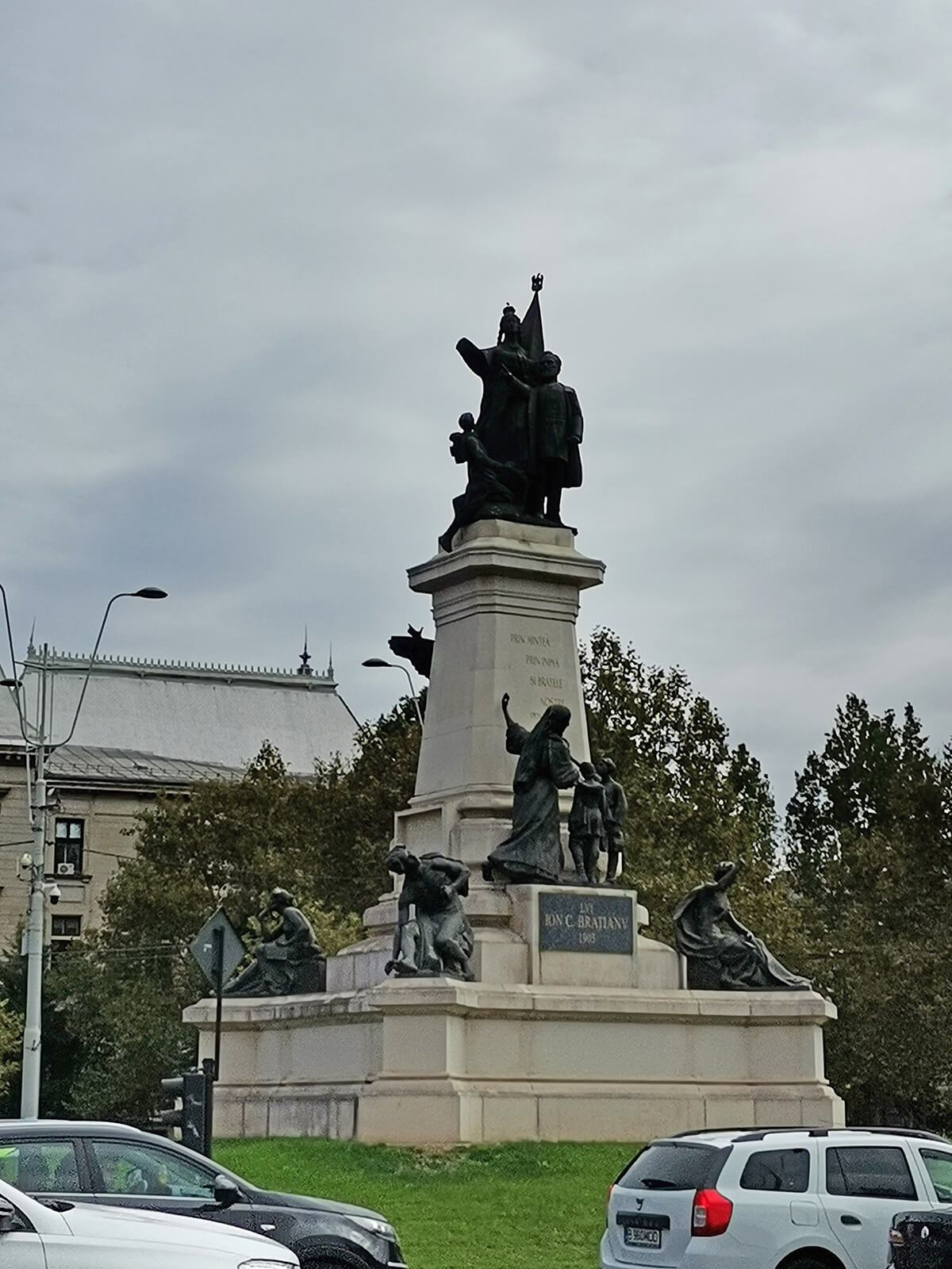 Bucharest Ion Bratianu monument