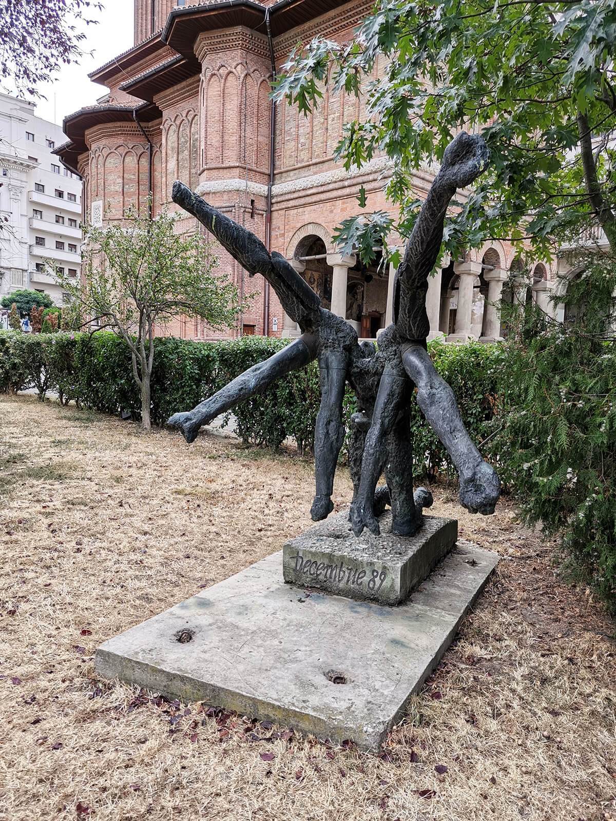 Bucharest Sculpture comemorating December 1989