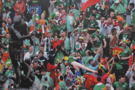Gdansk Neptun Fountain Irish and Spanish fans