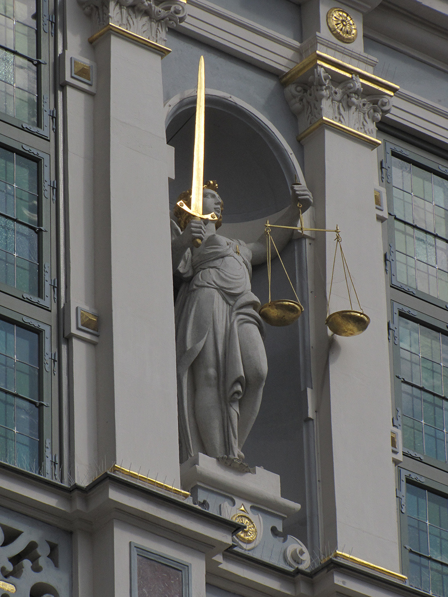 Gdansk Dwor Artusa sculpture