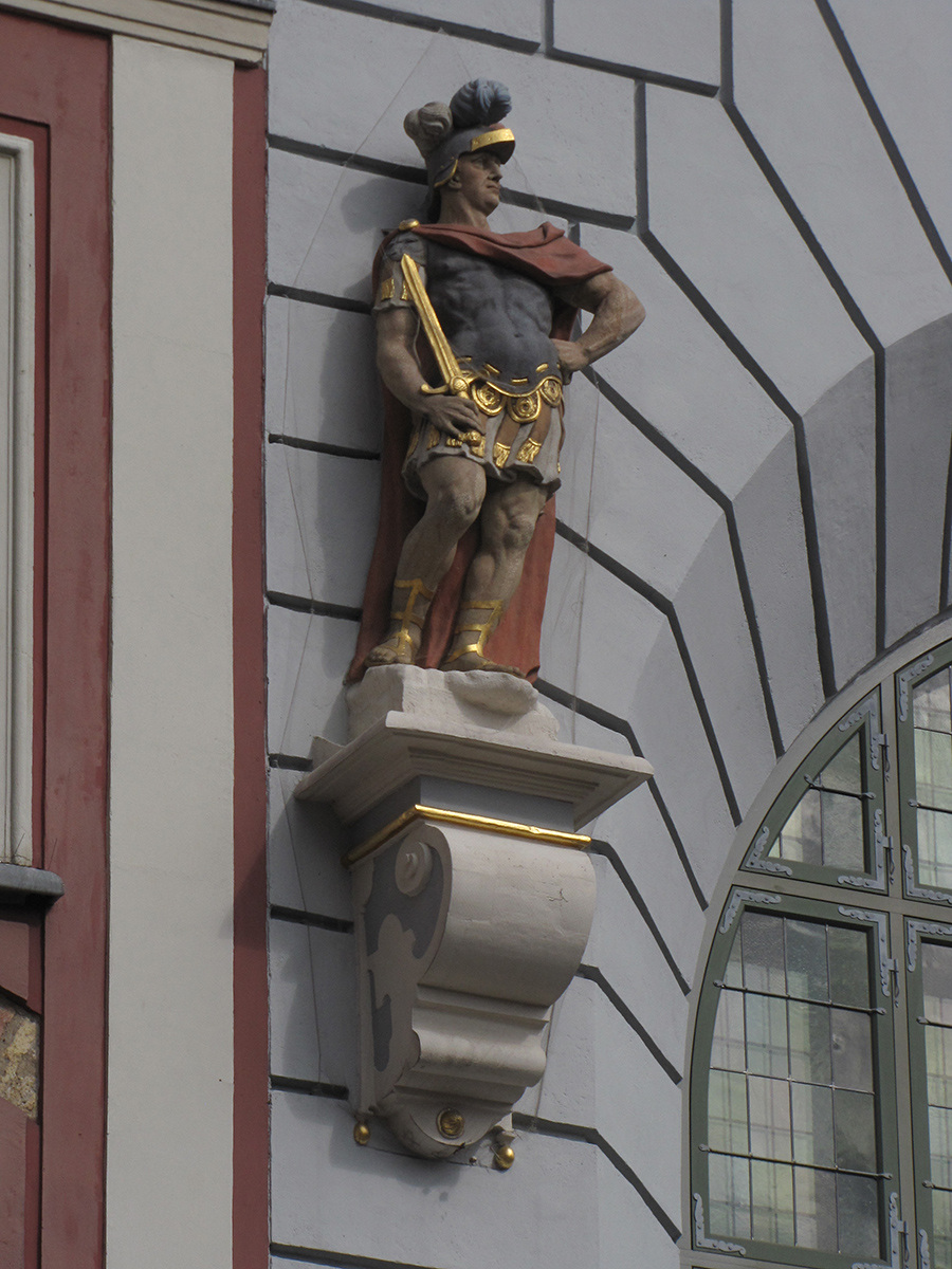 Gdansk Dwor Artusa culpture