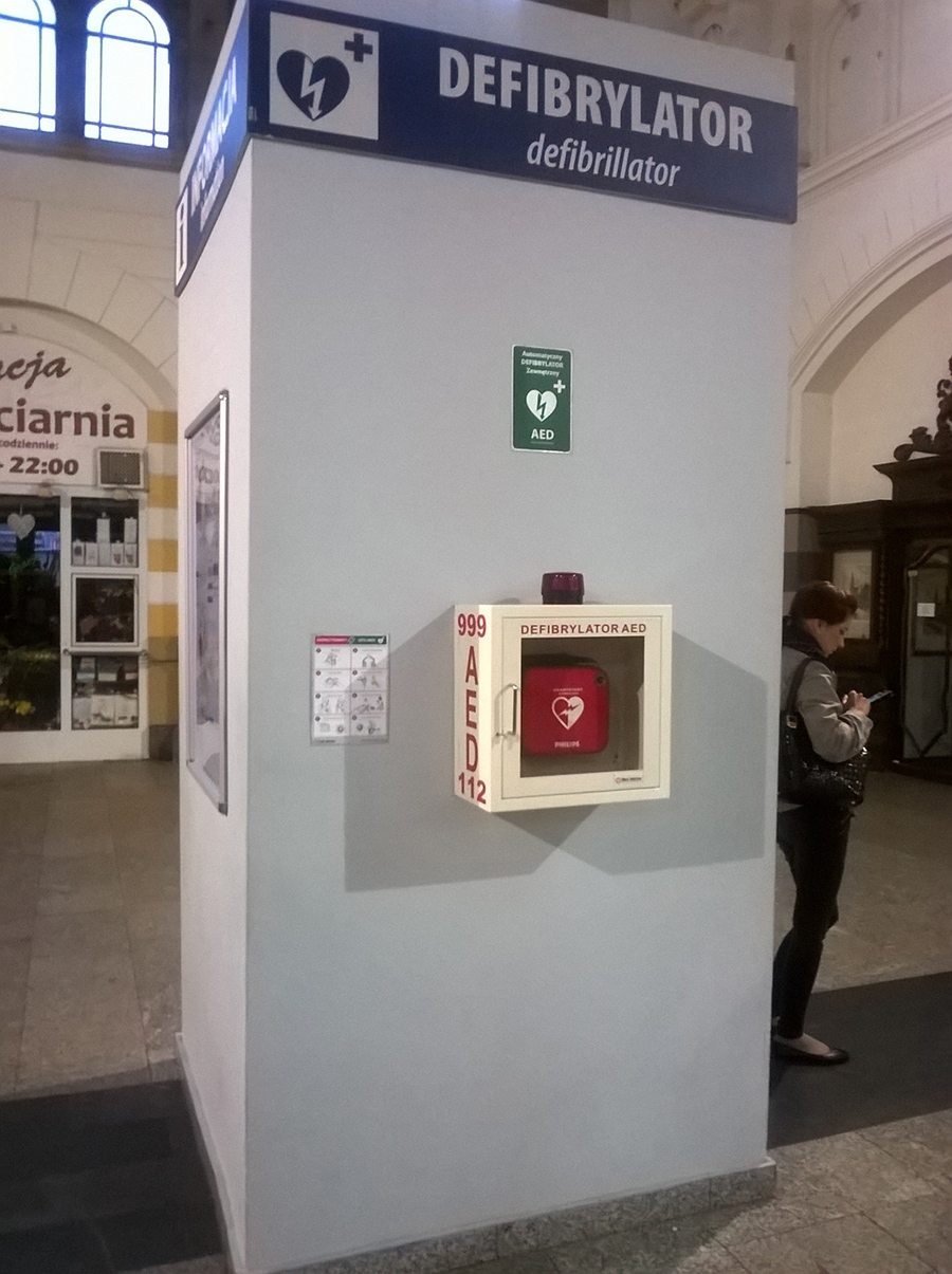 Gdansk train station defibrillator