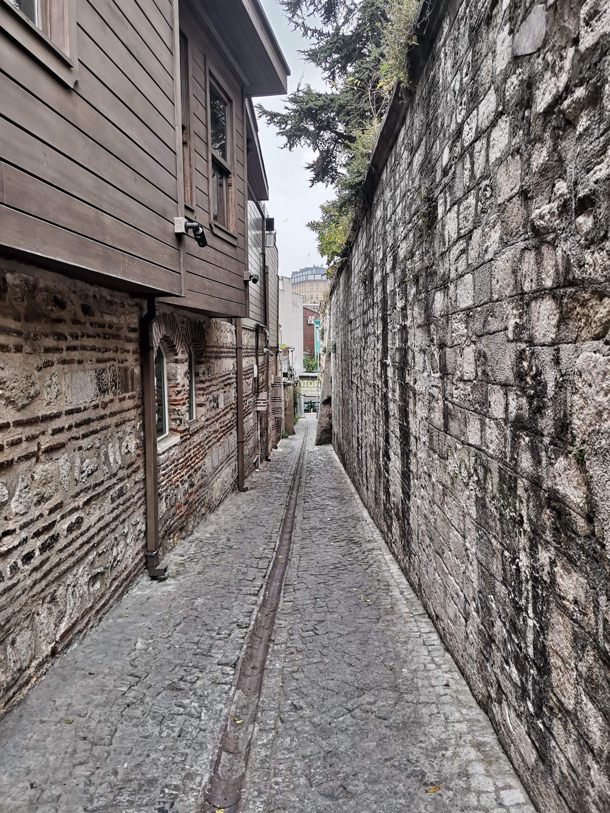 Istanbul - Sht. Cesmesi Sokagı
