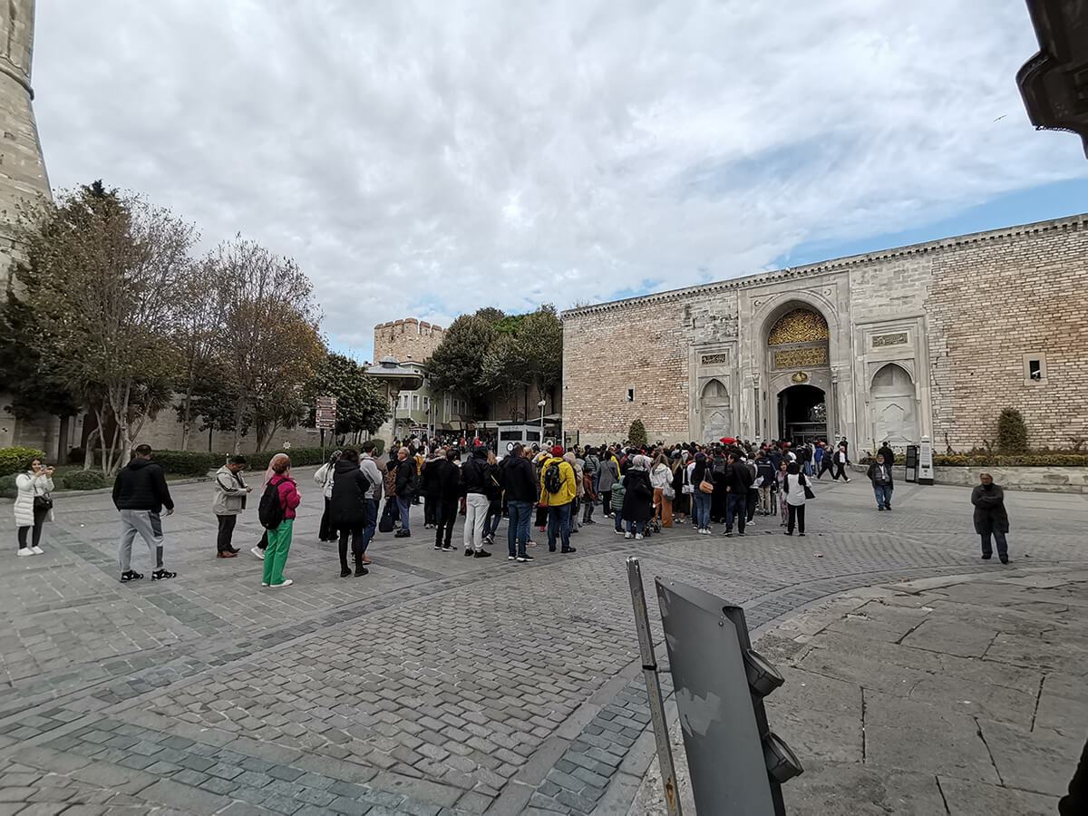 Istanbul  Topkapi Palace Entrance