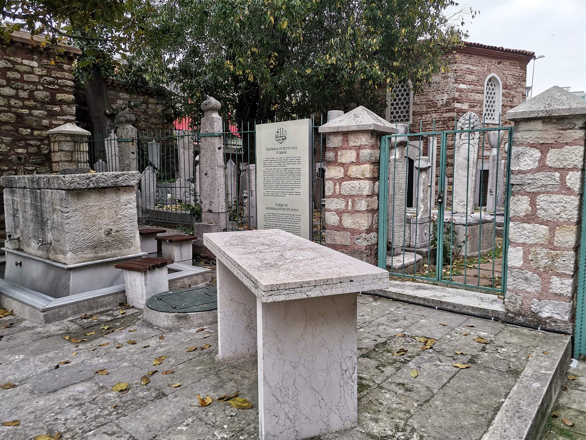 Istanbul Kucuk Ayasofya Camii  Husein Aga turbe