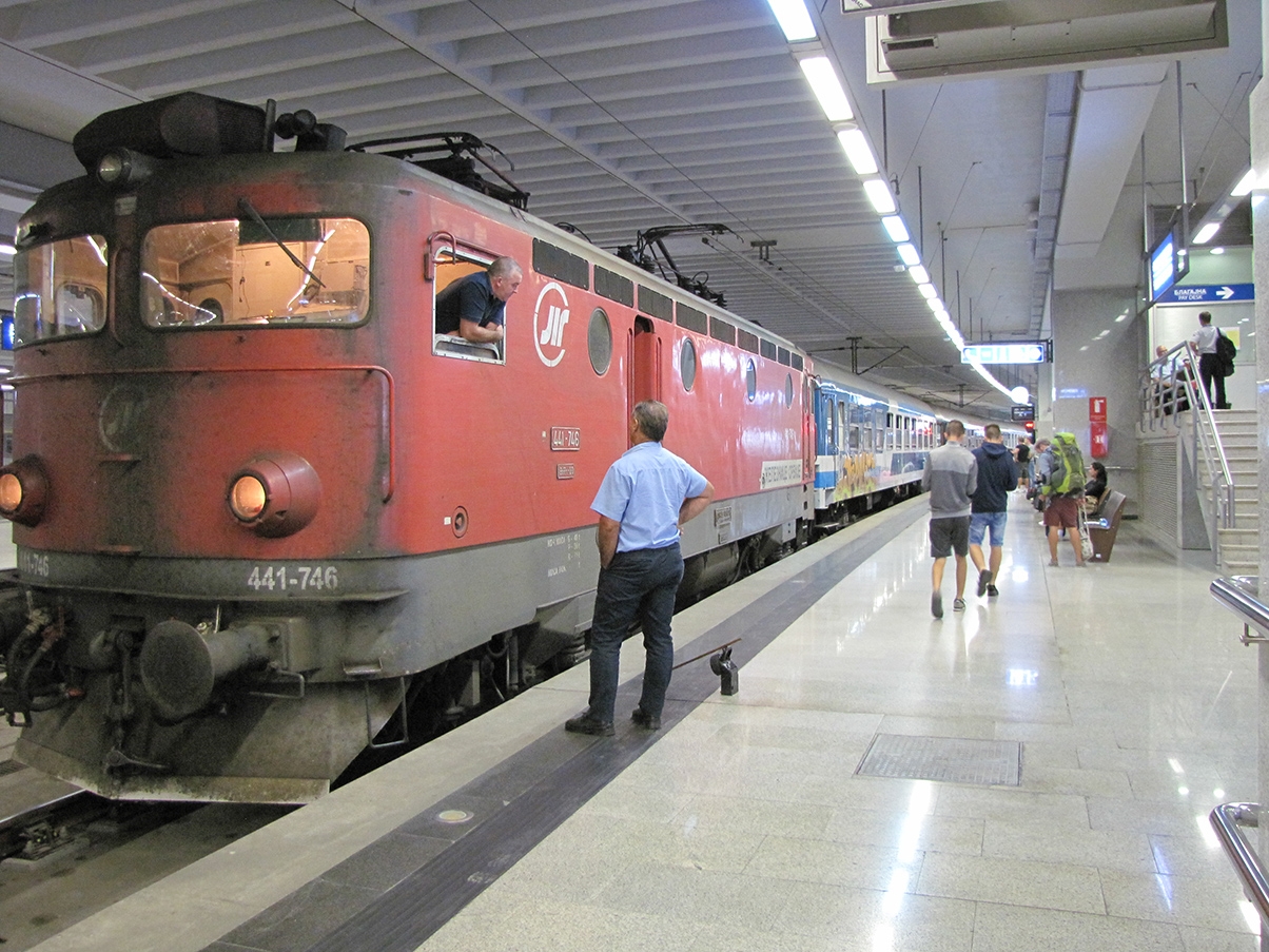 Belgrade Centre railway station train 410