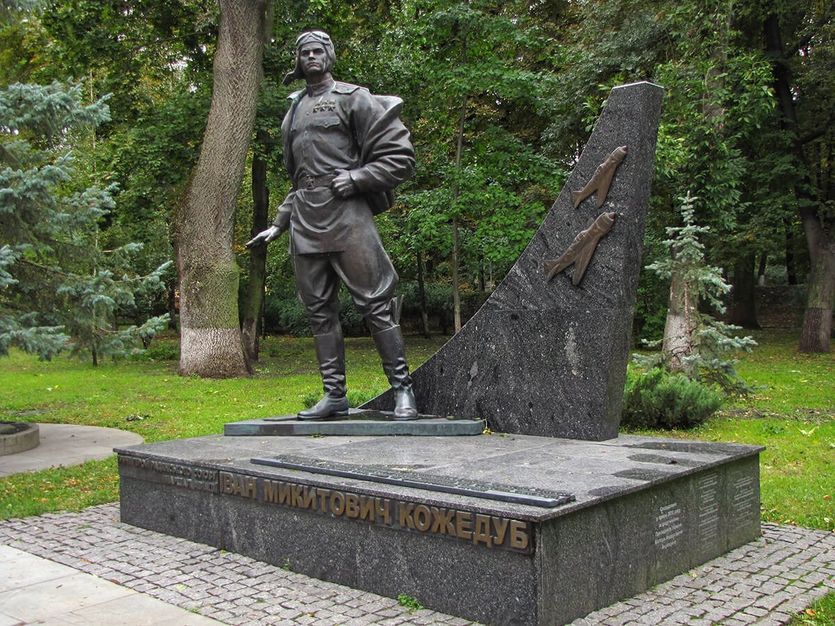 Kijev - spomenik Ivanu Kožedubu