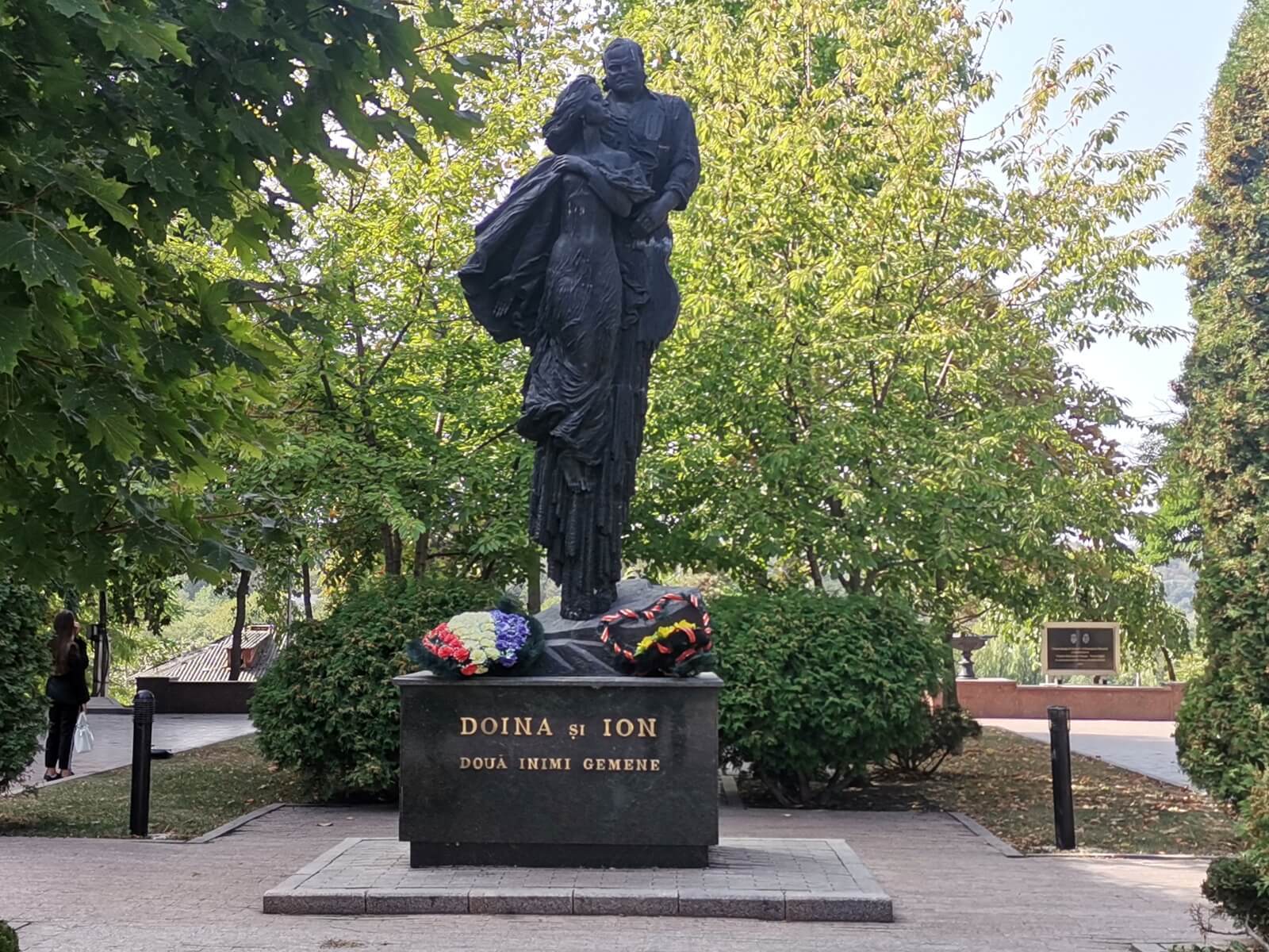 Kisinjev  Doina and Ion monument