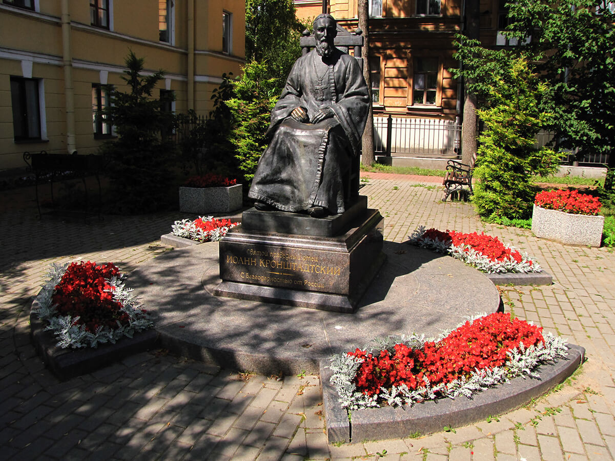 Kronstat - Spomenik Jovanu Kronstatskom