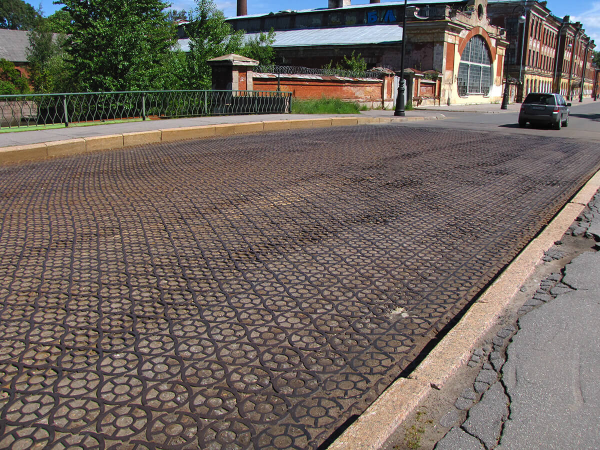 Kronštat - Most sa metalnim kolovozom