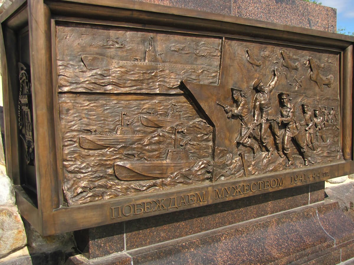 Kronštat - reljef posvećen Peterhofskom desantu