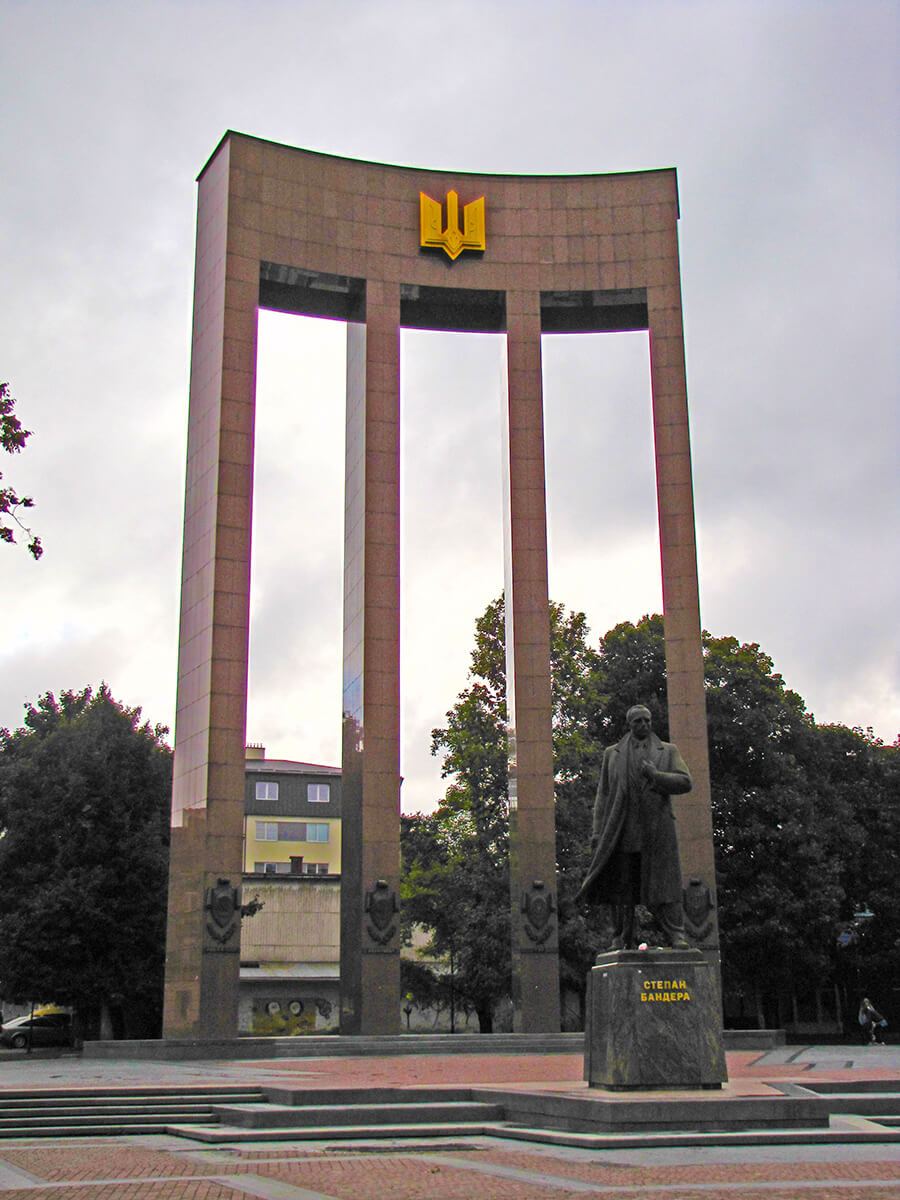 Lavov - spomenik Banderi