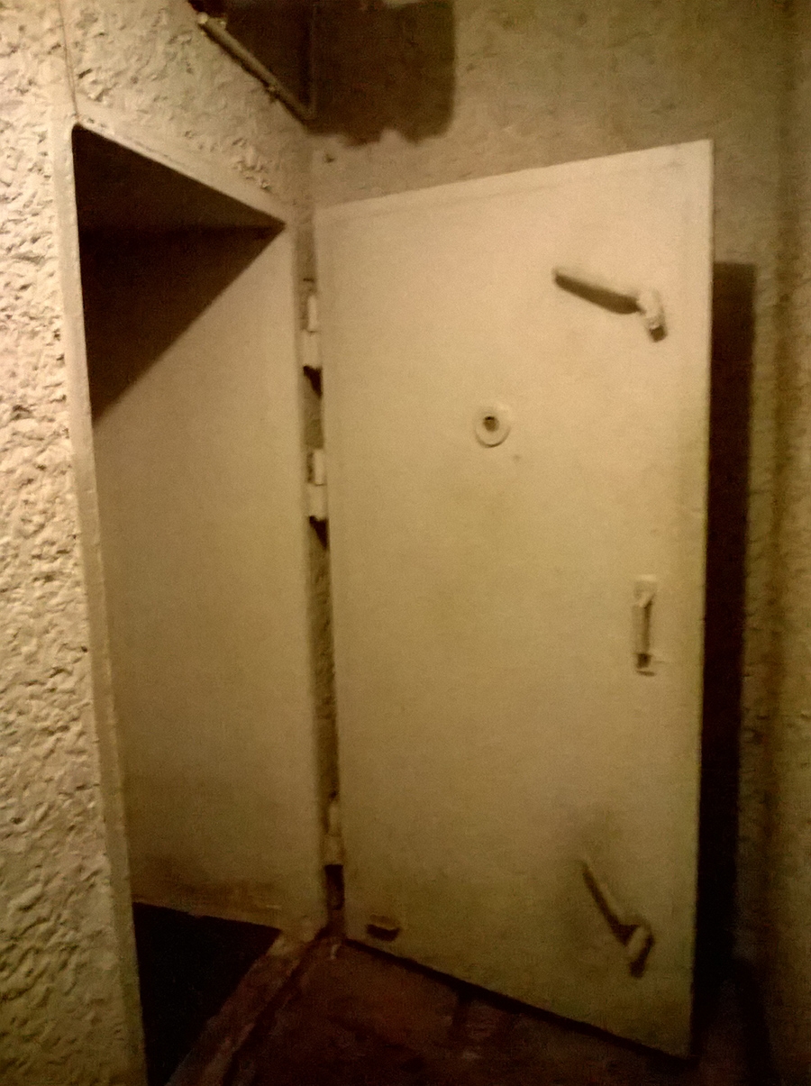 Museum Bunker - door
