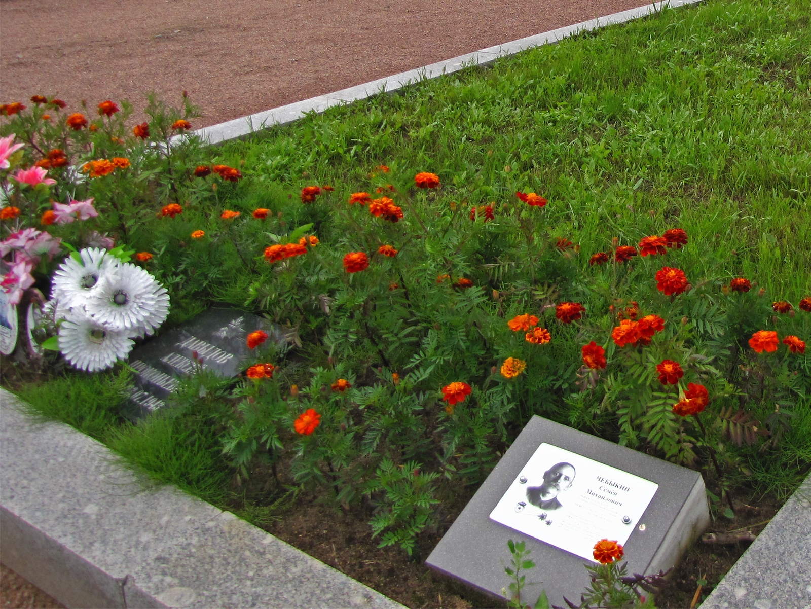 Nevsky Pyatachok bratskaya mogila