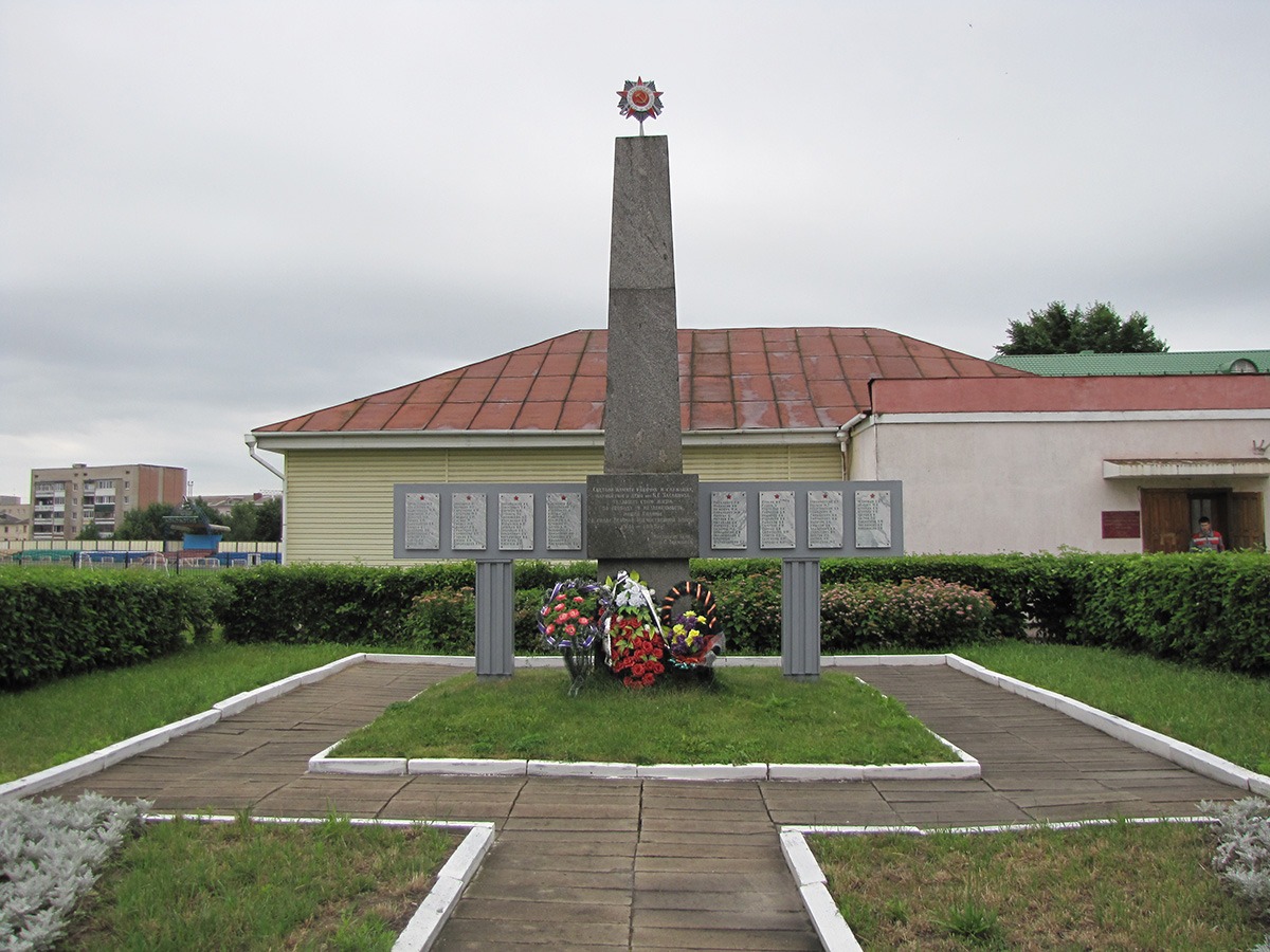 Pamyatnik zheleznodorozhnikam-podpolschikam