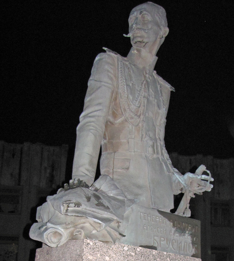 Pamyatnik Brusilovu v Sankt Peterburge