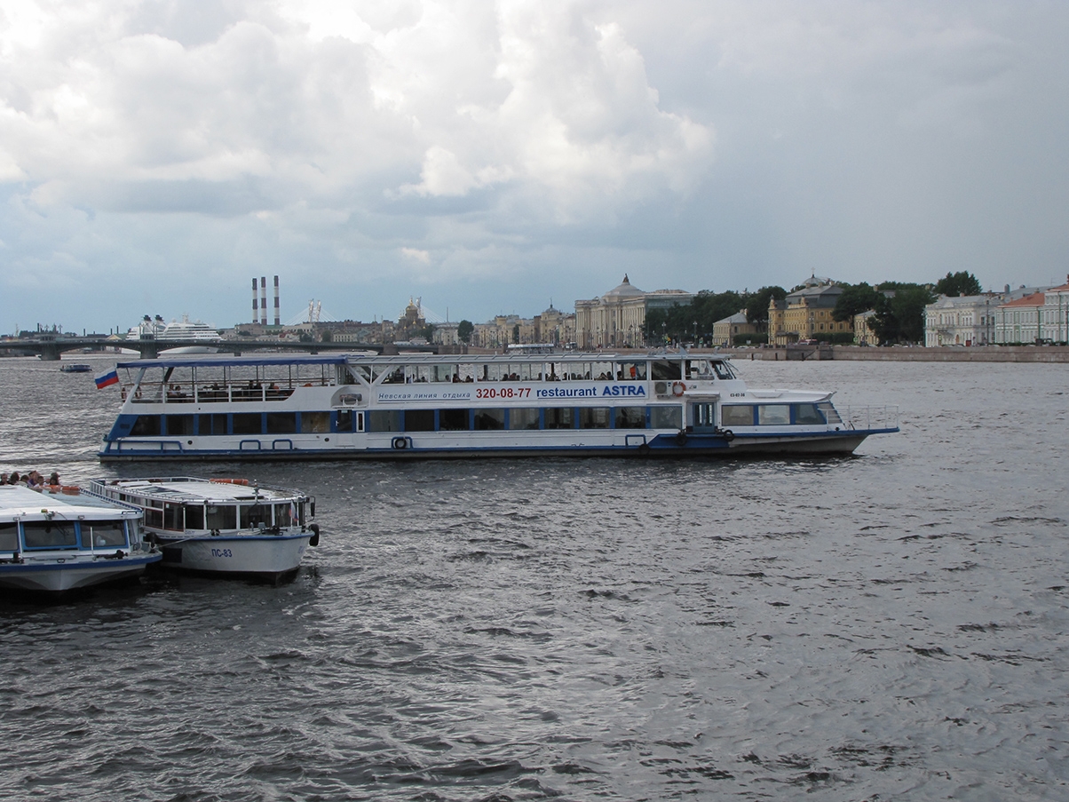 Sankt-Peterburg Admiraliteyskaya naberezhnaya sudno