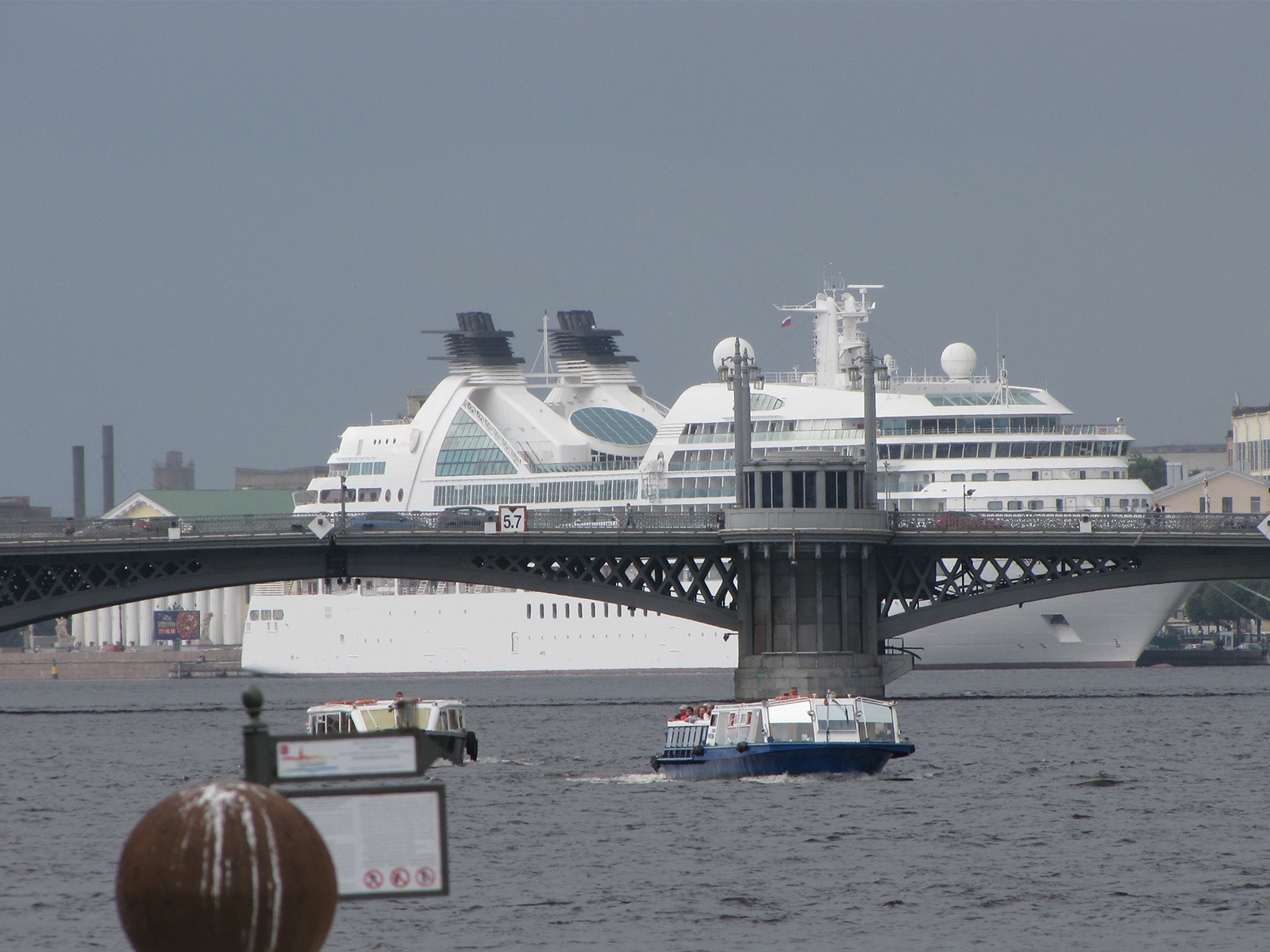 Sankt-Peterburg kruiznoe sudno