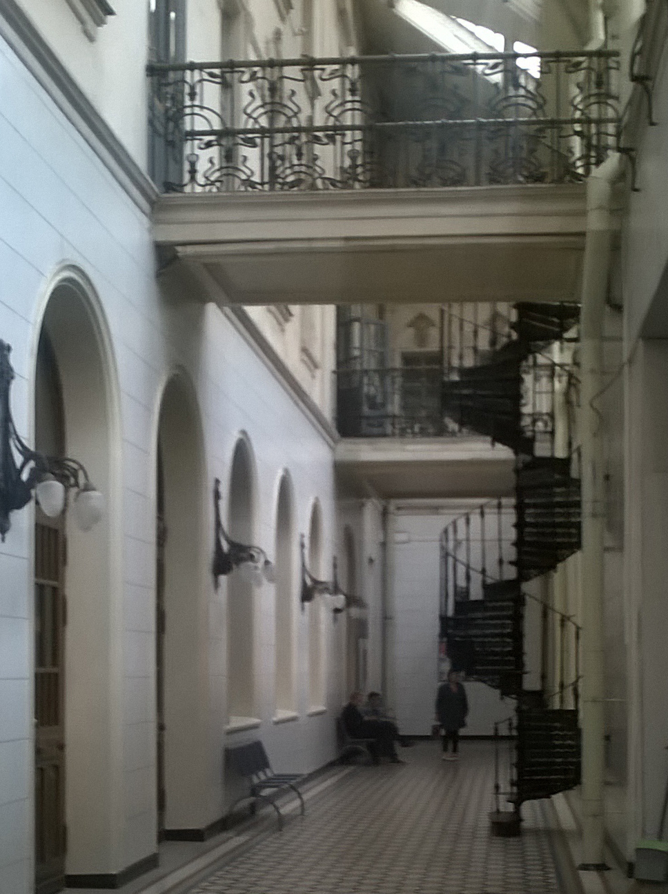 Sankt Peterburg Vitebskiy vokzal vintovaya lestnica