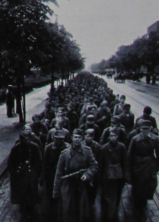 German_prisoners_Berlin_1945