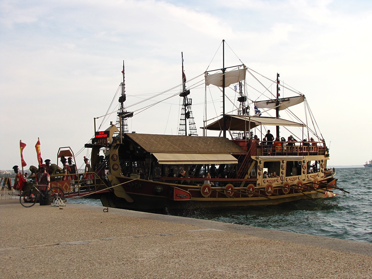 Boat cafe-bar Argo