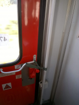 Train_Belgrade-Thessaloniki_door2