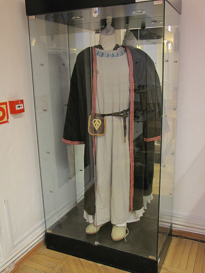 Kaliningrad_muzej_kafedralnogo_sobora_odezhda_prusskoj_zchenschiny