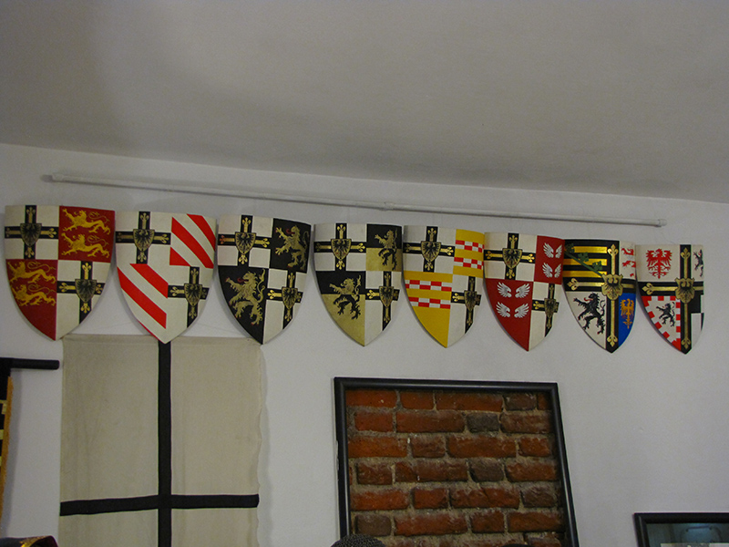 Kaliningrad_muzej_kafedralnogo_sobora_tevtontsy gerby