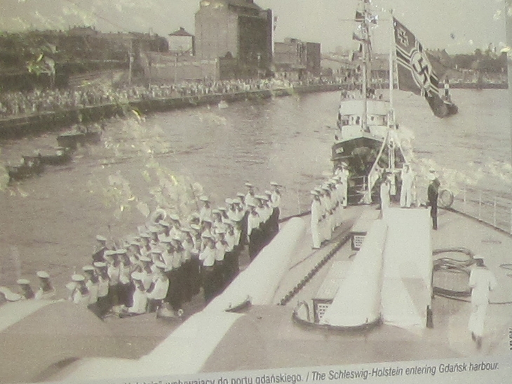 Westerplatte Schleswig Holstein enters Gdansk port